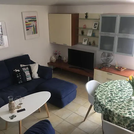 Apartmentsit Vista Mare Apartment *