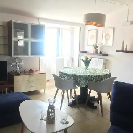 Apartmentsit Vista Mare Apartment *